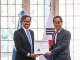 El Canciller Santiago Cafiero y el Primer Ministro coreano Han Duck-Soo durante la visita en Buenos Aires en octubre de 2022