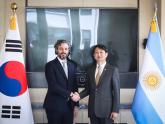 Cafiero visitó en la República de Corea compañía que desarrolla una inversión de 1.700 millones de dólares en Argentina