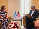 Con el Ministro de Agricultura y Seguridad Alimentaria, Mohamad Bin Sabu