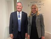 Con su par de Finlandia, Elina Valtonen.