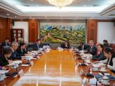 Mondino con el vicepresidente de la Comisión Nacional de Desarrollo y Reforma (CNDR), Zhao Chenxin