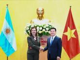 Reunión de trabajo con el Ministro de Industria y Comercio, Nguyen Hong Dien