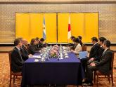 Mondino y su par japonesa, en reunión de trabajo con las respectivas delegaciones 