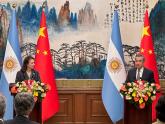 Mondino y Wang Yi durante la conferencia de prensa