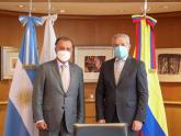 Canciller Solá con el embajador de Colombia
