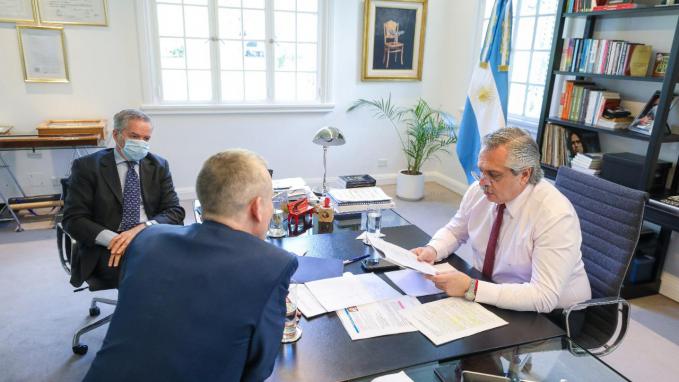 Presidente Fernández con Países Bajos