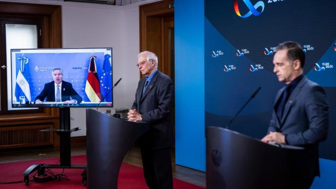 Solá con pares de Alemania y UE
