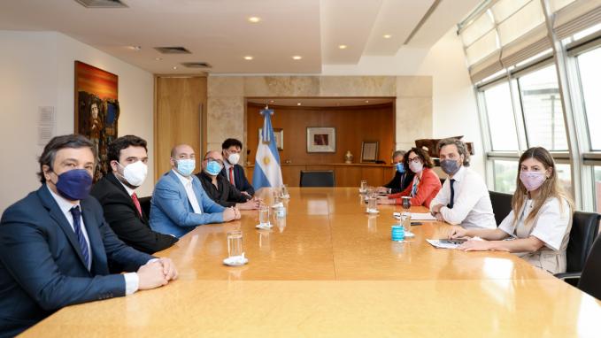 Canciller Cafiero con startups