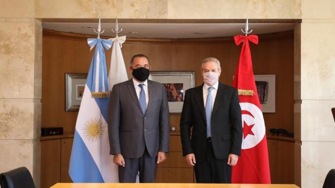 Canciller Solá con embajador de Túnez