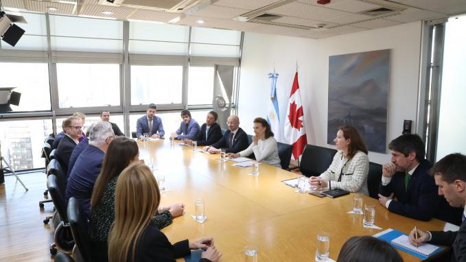 Mondino recibió a una delegación de la empresa canadiense CANDU Energy Inc