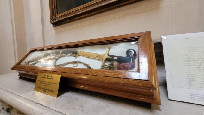 Réplica del sable corvo del General San Martín en el Museo de la Diplomacia Argentina